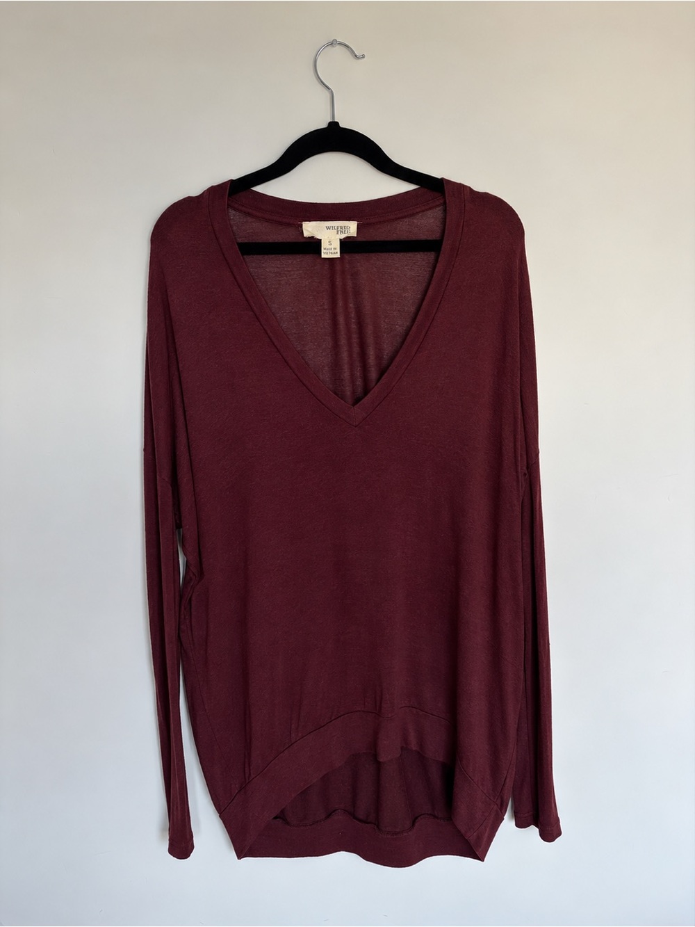 Wilfred V-Neck Long Sleeve Top in Burgundy